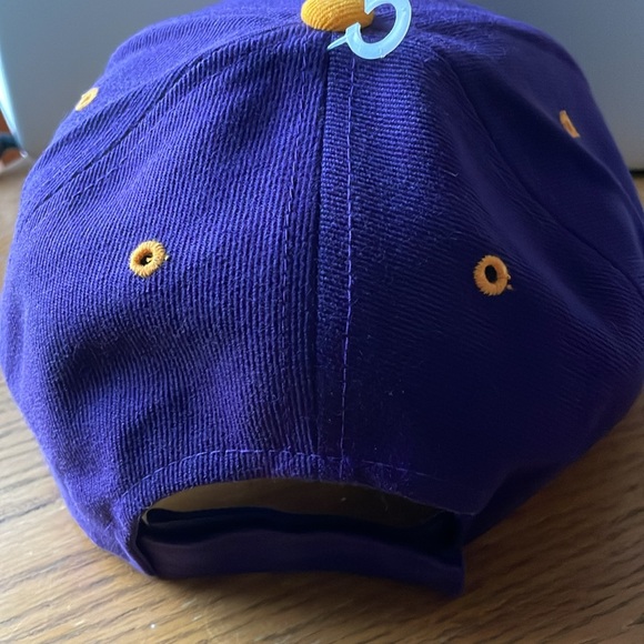 Los Angeles Lakers Cap NWOT - Picture 2 of 3